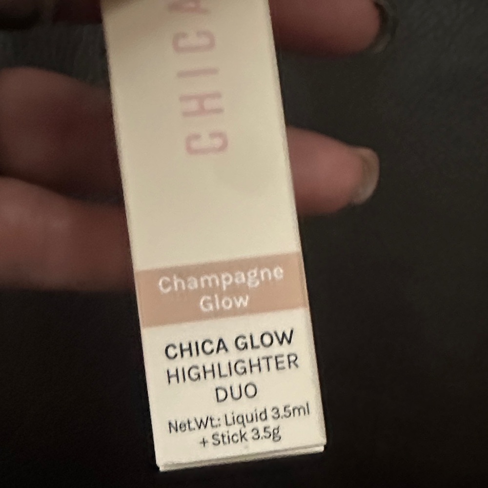 💜2/$10 Bundle Deal💜 NEW Chica Beauty Champagne Glow Highlighter - Picture 4 of 4